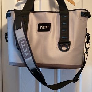 Yeti Cooler Bag Hopper 20